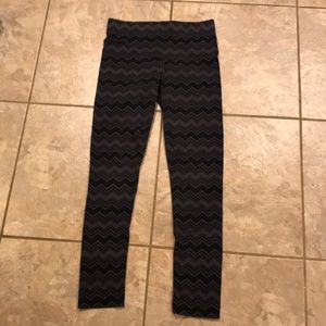 Vanity black and gray chevron print leggings